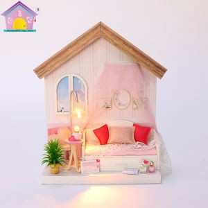 Casa de nines en miniatura de bricolatge artesanal