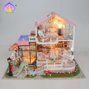 Casa de nines DIY rosa