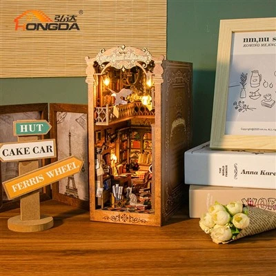 Artesania de llibres en miniatura fets a mà